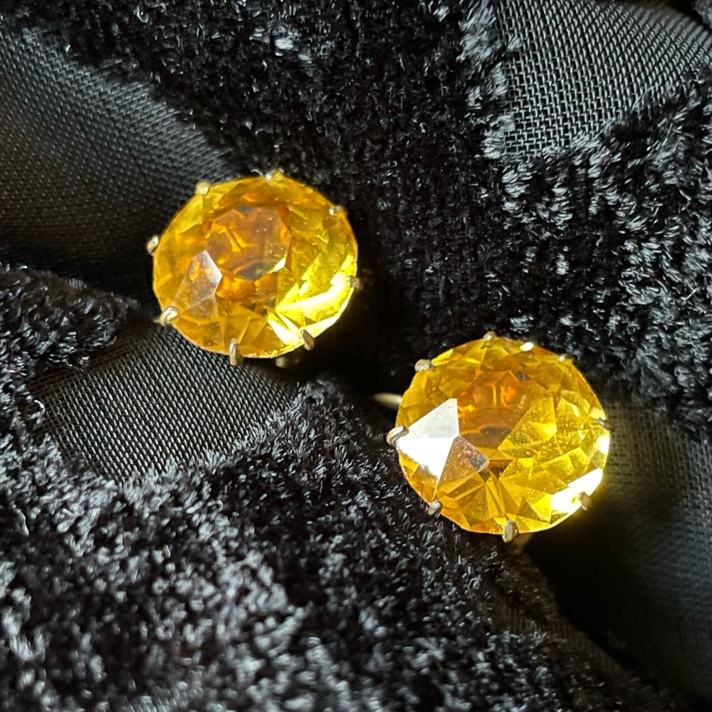 Antique Amber Glass Faceted brass screw back earrings - Picture 8 of 8